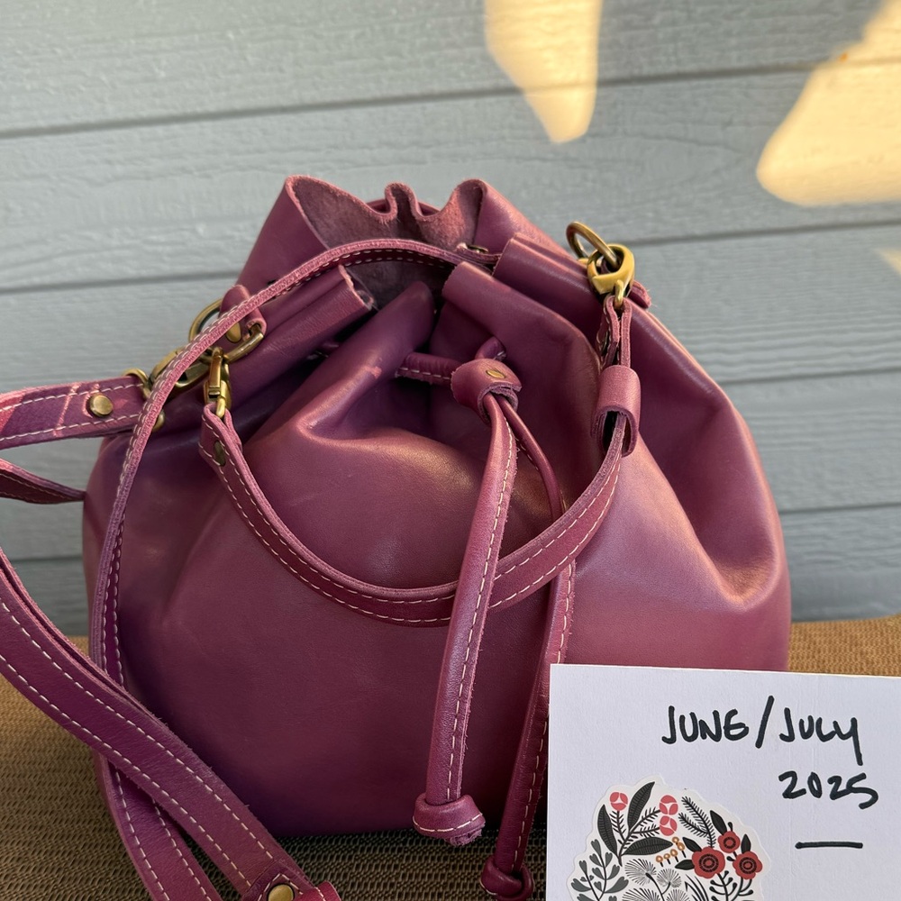 EUC Mulberry Large Bucket Bag w/ Detachable Strap and Grab Handle